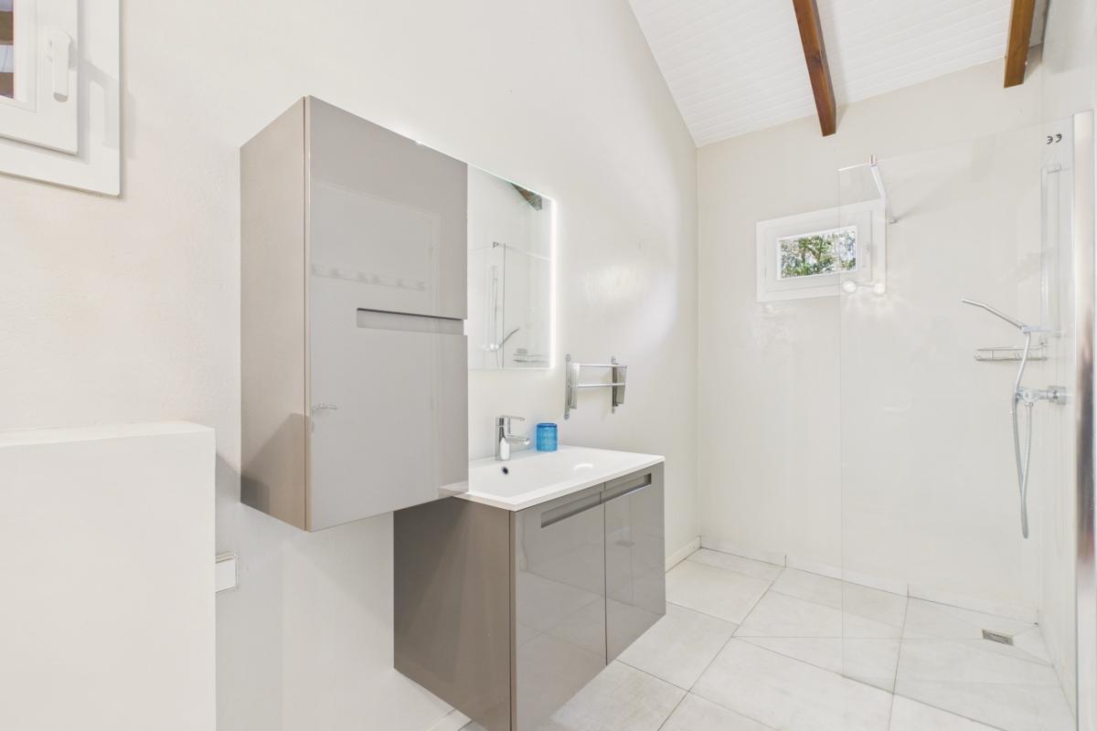 Location martinique  trois ilets 5 chambres - salle de douche chambre 5